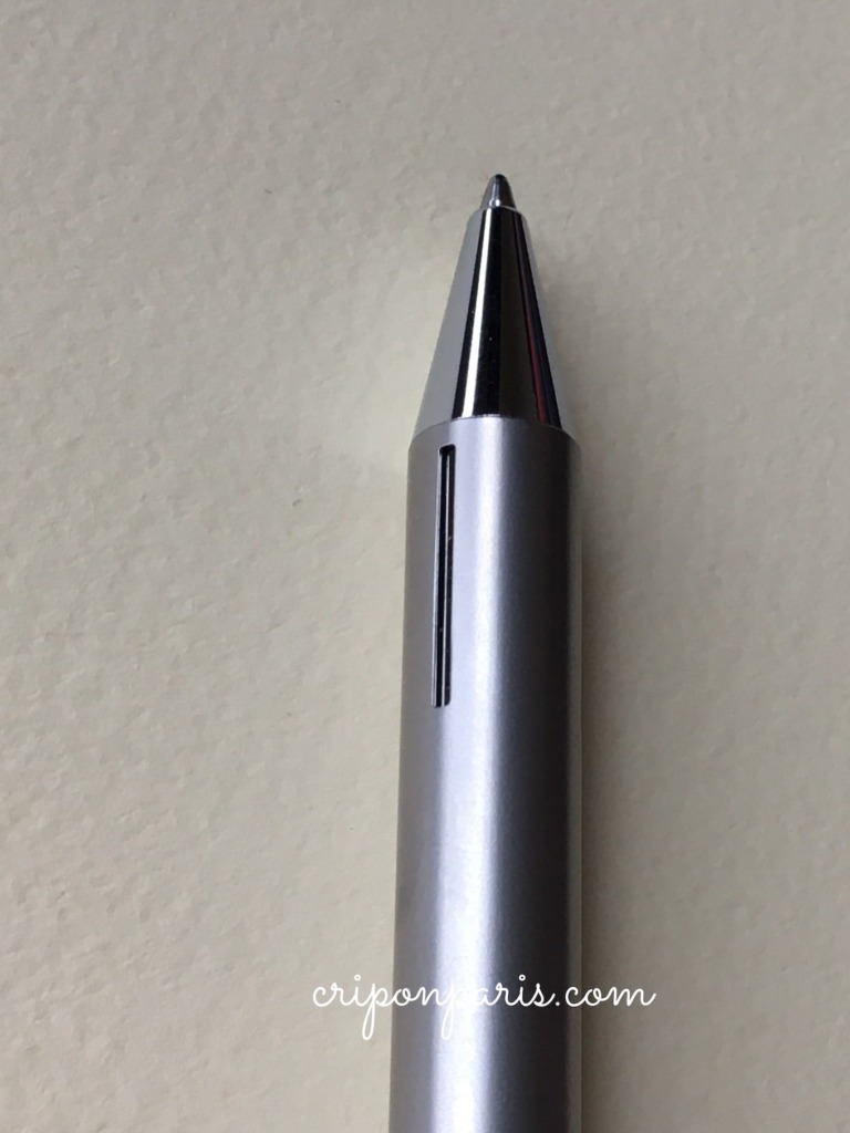 グリップ部分に入っている3本の縦線