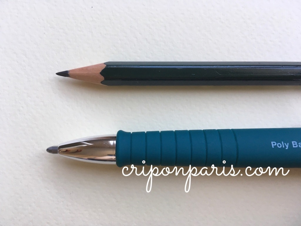 鉛筆と軸の太さを比較