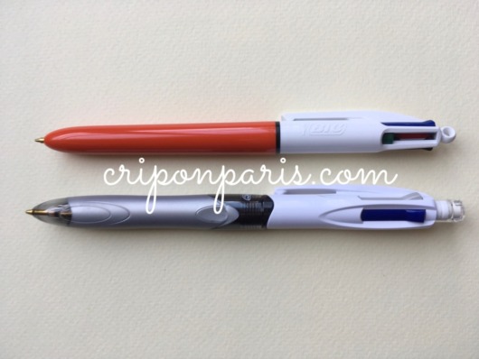 4色ボールペンとシャープペン付き多機能ペン